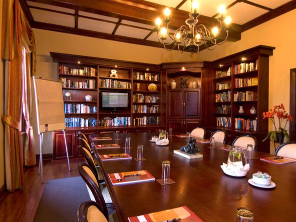 Audacia Manor - library